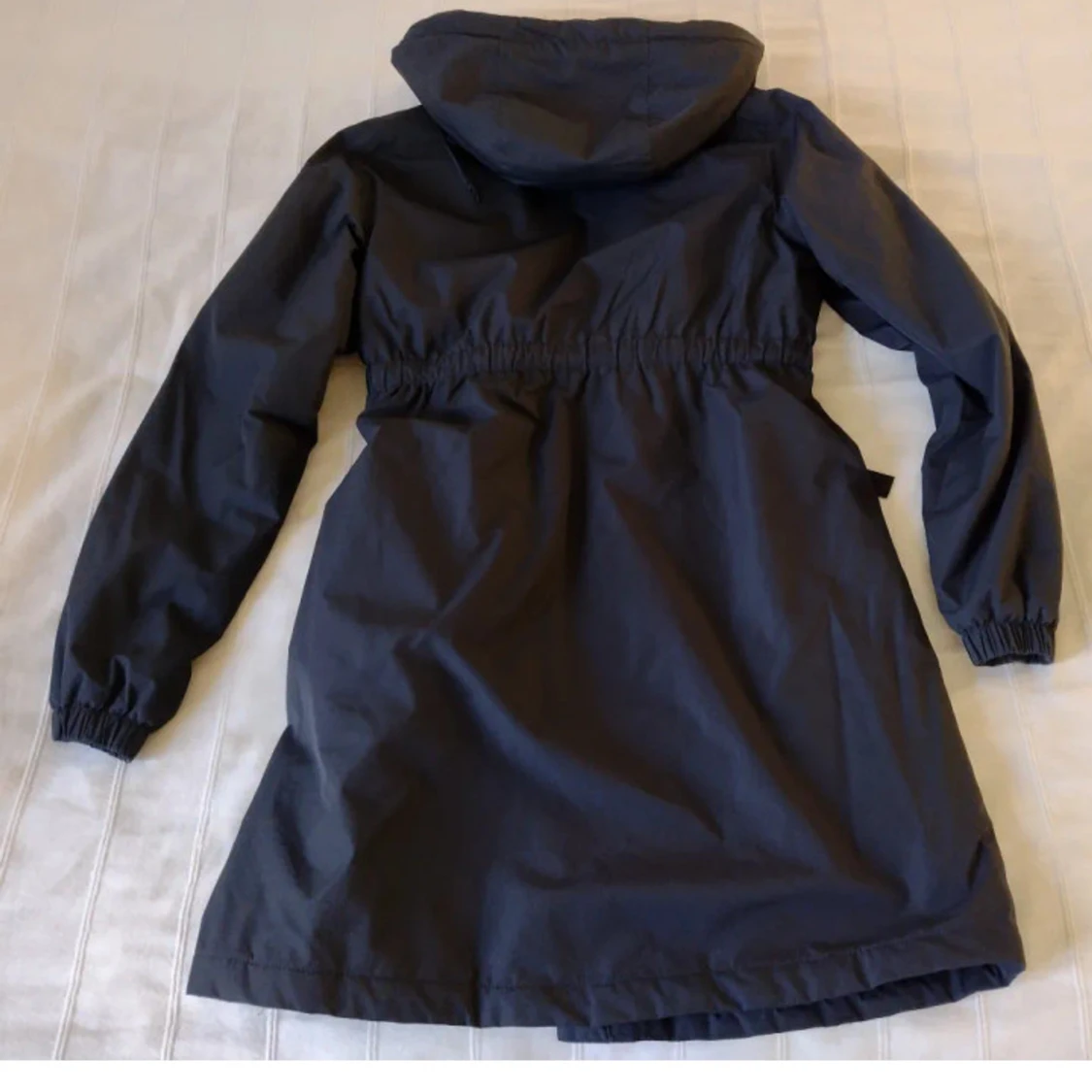 Svart fodrar kappa med huva - storlek 34/36 - 2