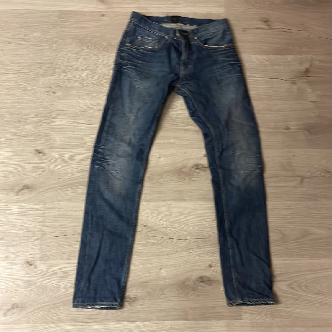Blå jeans med raka ben - 2
