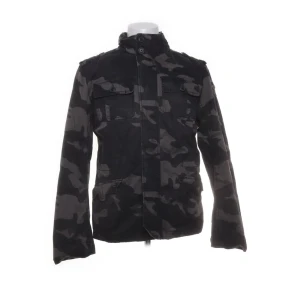 Camouflage fieldjacket - Säljer denna tvär feta fieldjacket i fint skick. Passar verkligen till allt.