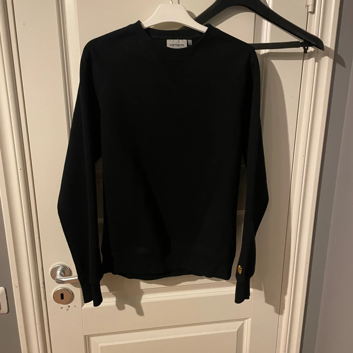 Svart sweatshirt från Carhartt