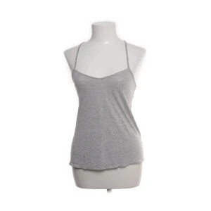 Grått  linne från ASOS - Säljer ett grått linnetopp från ASOS i storlek EU 34. 