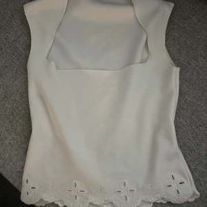 Zara topp - Zara topp med broderi 