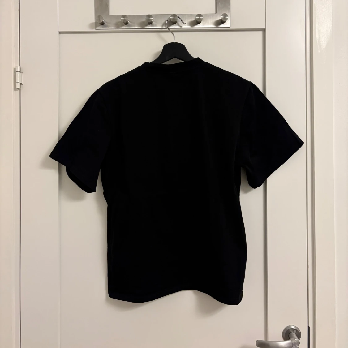 Svart Cortez t-shirt med blått tryck - 1