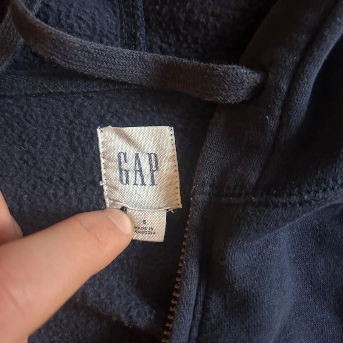 Marinblå zip up hoodie från GAP - 2