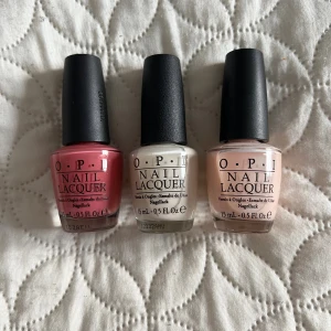 OPI nagellack  - Mycket kvar att ge!  Kan även köpas separat!   Säljer fler nagellack från OPI i en annan artikel!   Färger:  - My vampire is buff  - My address is ”hollywood”  - Privacy please   PS: Kolla in mina andra annonser, upp till 20% rabatt vid köp av flera artiklar och priset går nästan alltid att diskutera!🩷