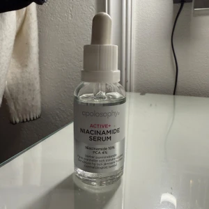 Niacinamide serum  - Apolosophy active+ NIACINAMIDE serum, endast testad en gång( apliserade i handen )❤️helt ny