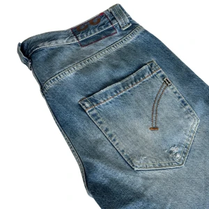 Dondup jeans - Snygga Dondup jeans med slitningar | skick:8/10 | strl 33 passar 32 |