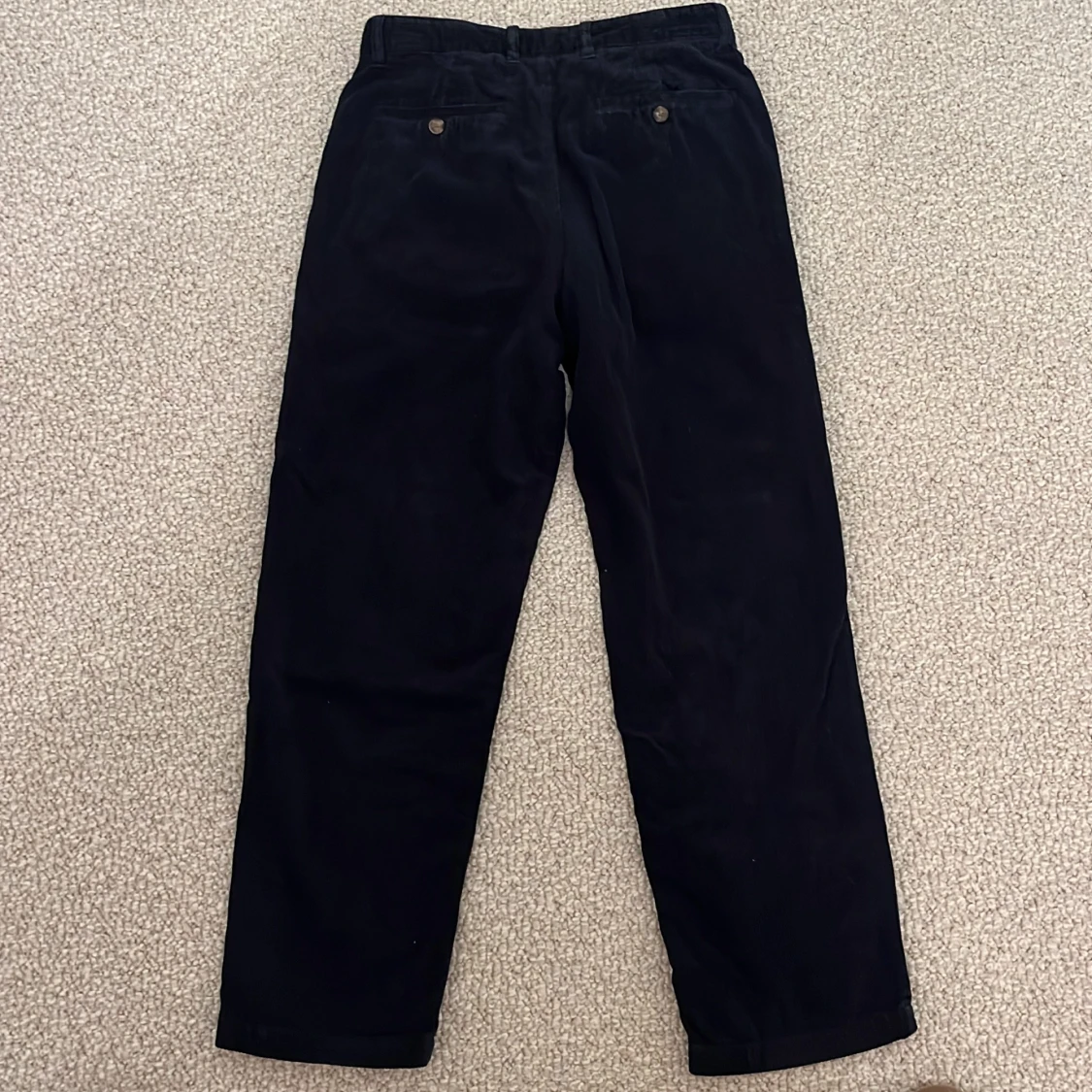 Mörkblåa manchesterbyxor från A Day's March - 2