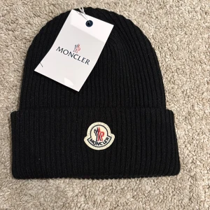 Mössa - Stillren svart mössa perfekt för vintern