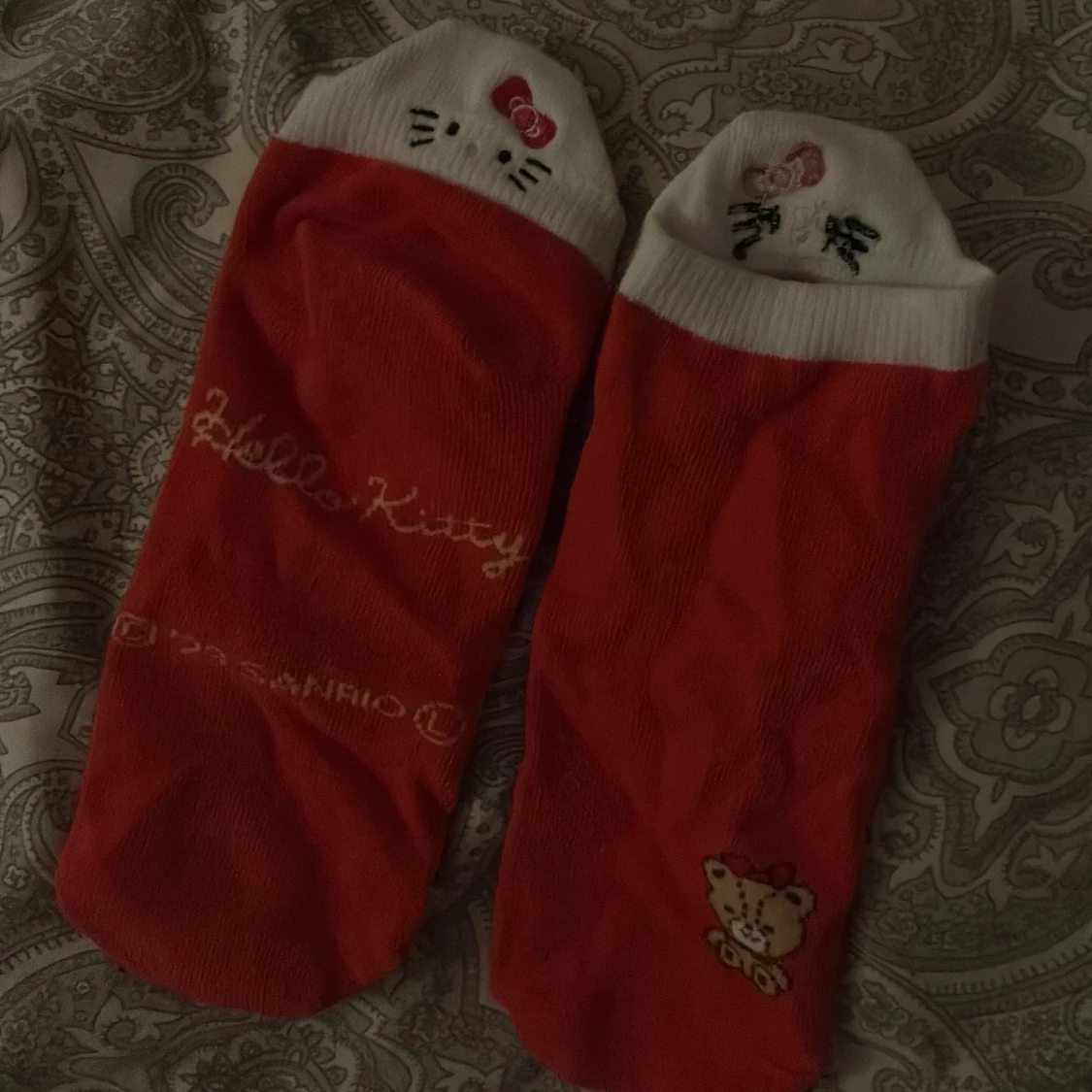 Hello Kitty strumpor i rött och vitt