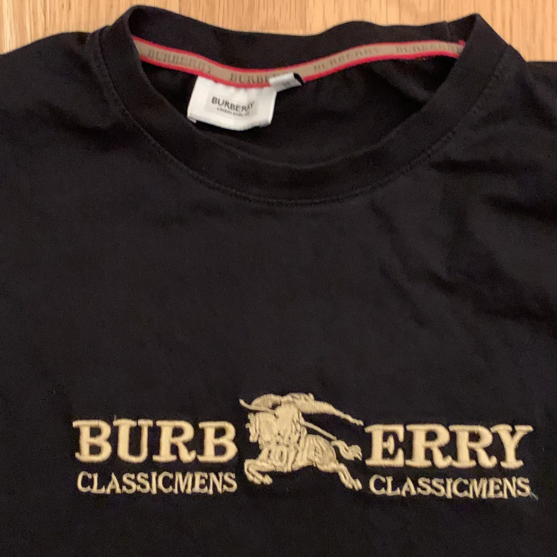 Svart burberry tröja - 1