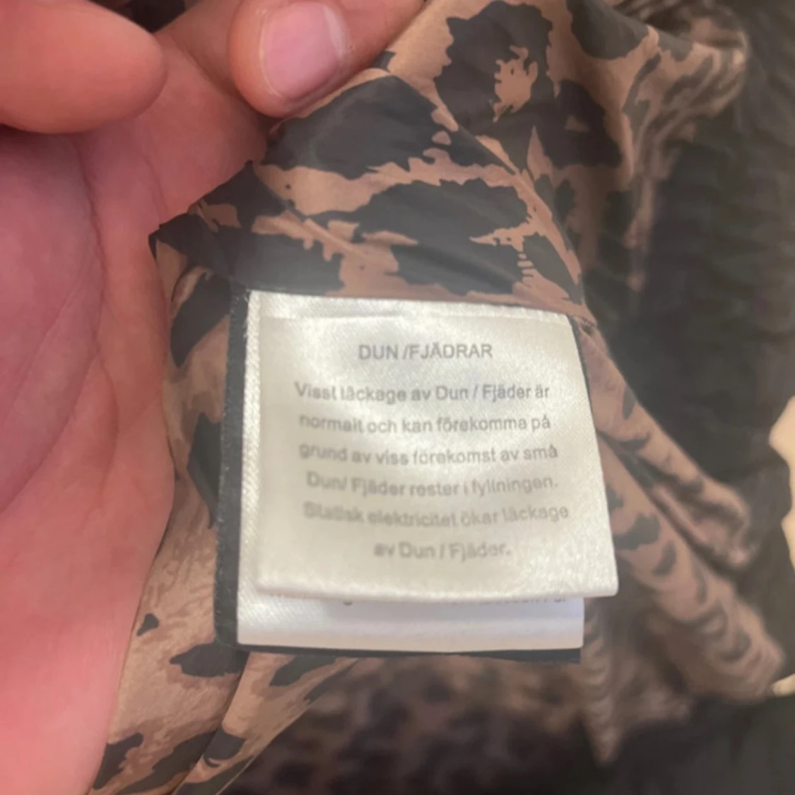 Svart pufferjacka Hollies med päls - 4