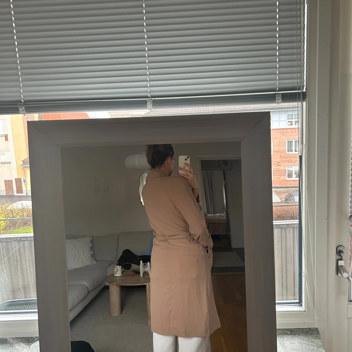 Beige trenchcoat från Bik Bok - 1