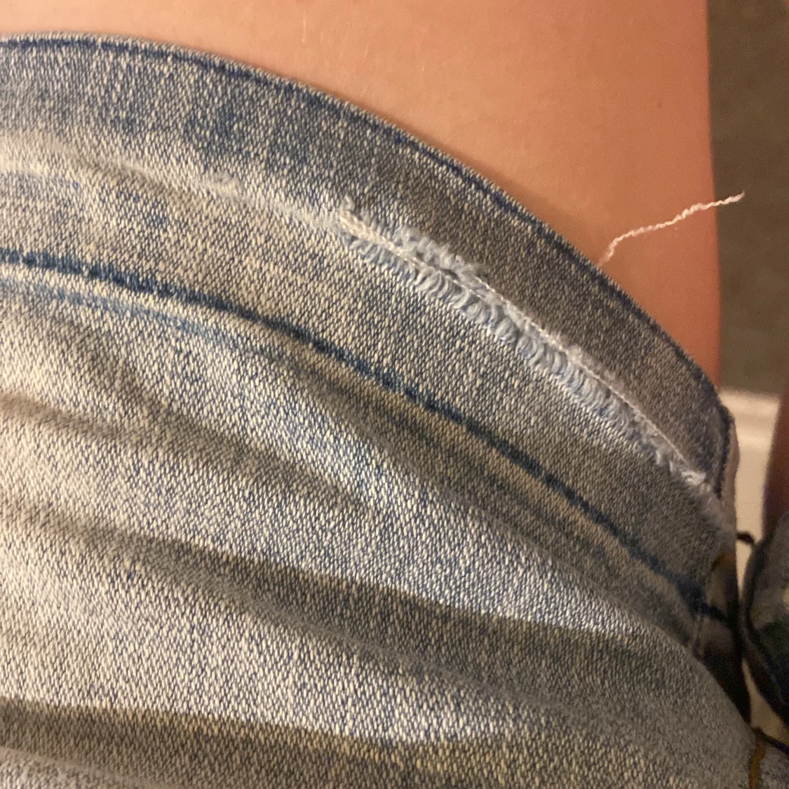 Ljusblå jeansshorts med detaljer - 3