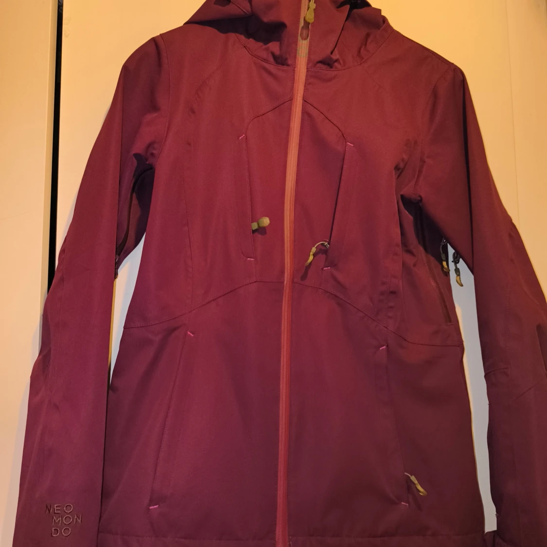 Vinröd vindjacka från Neomondo XS