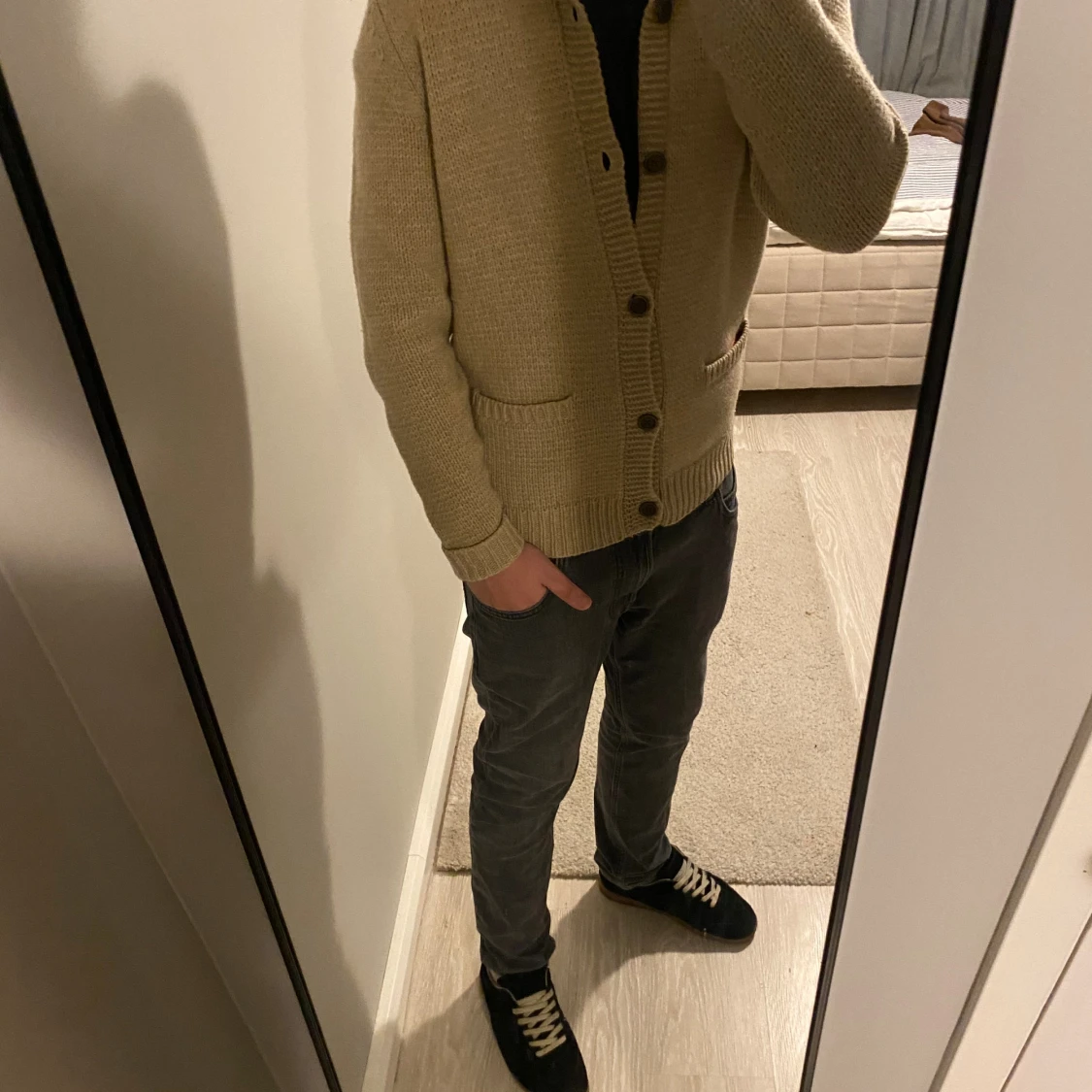 Beige stickad kofta från J.Lindeberg