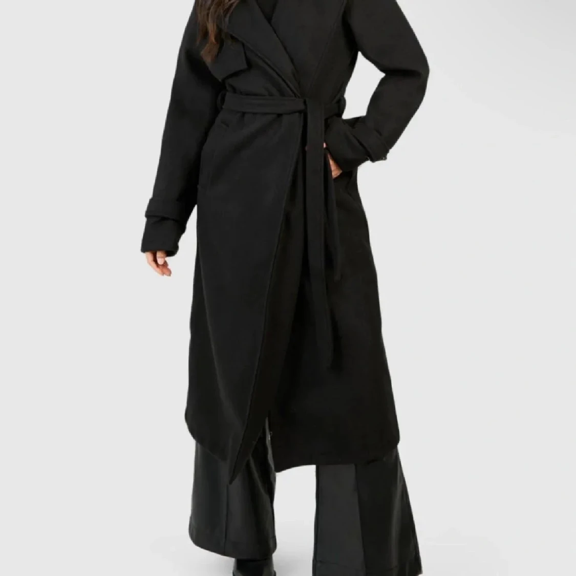 Svart lång kappa med bälte - 1