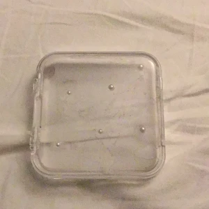 Förvaringsburk  - En genomskinlig förvaringsburk med lite glitter 💖 