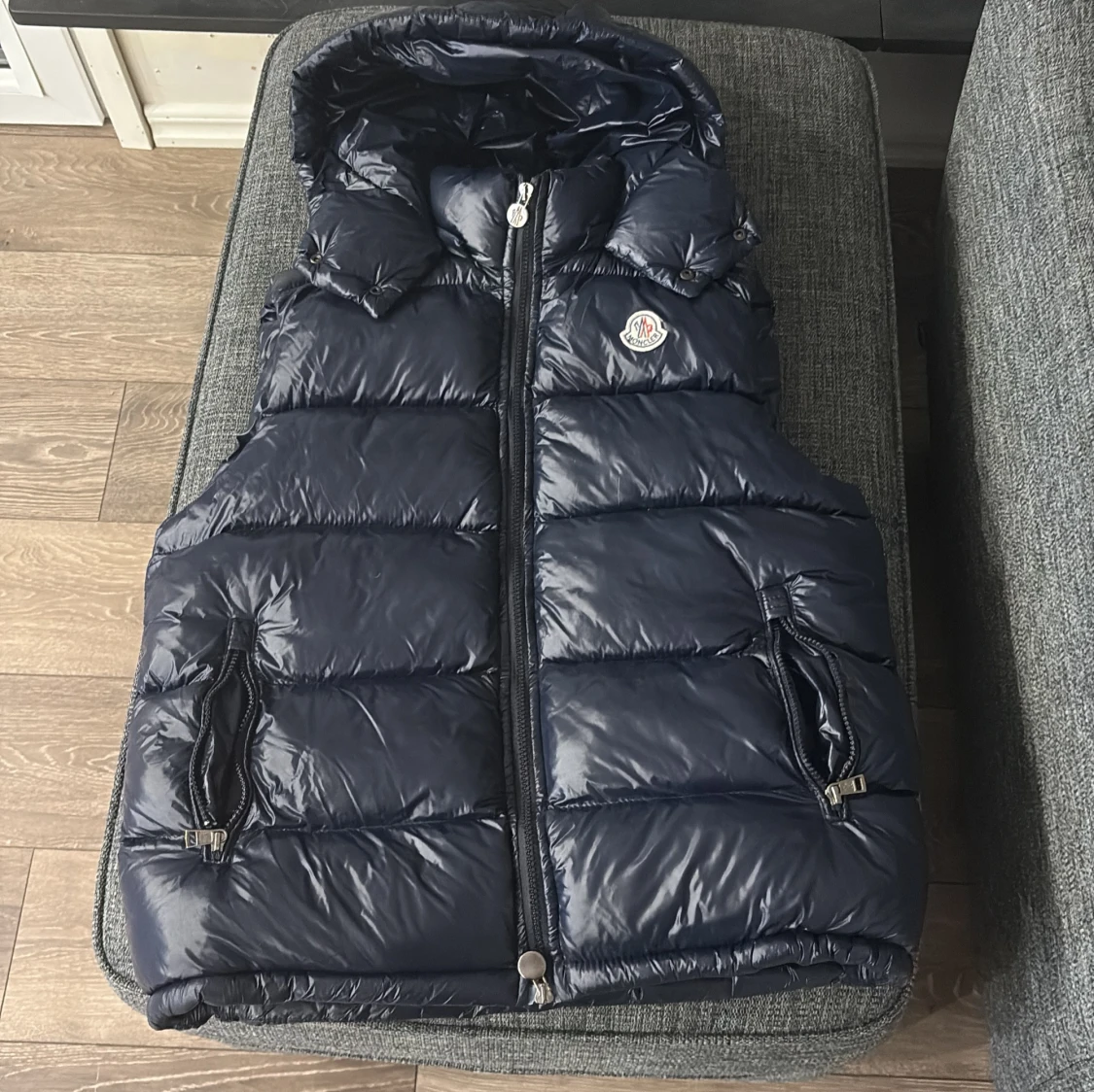 Mörkblå dunväst från Moncler
