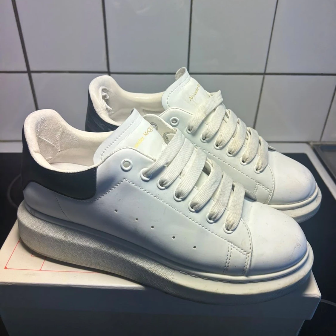 Alexander McQueen vita sneakers