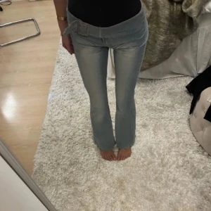 Vintage jeans - Hur snygga som helst✨så sköna jeans. Aldrig haft ett per skönare och stretchigare förut🥰nypris, 800 mitt pris 600. Kan sänka vid snabb affär.