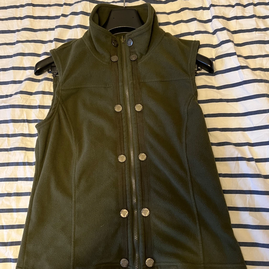 Grön fleeceväst  - 1