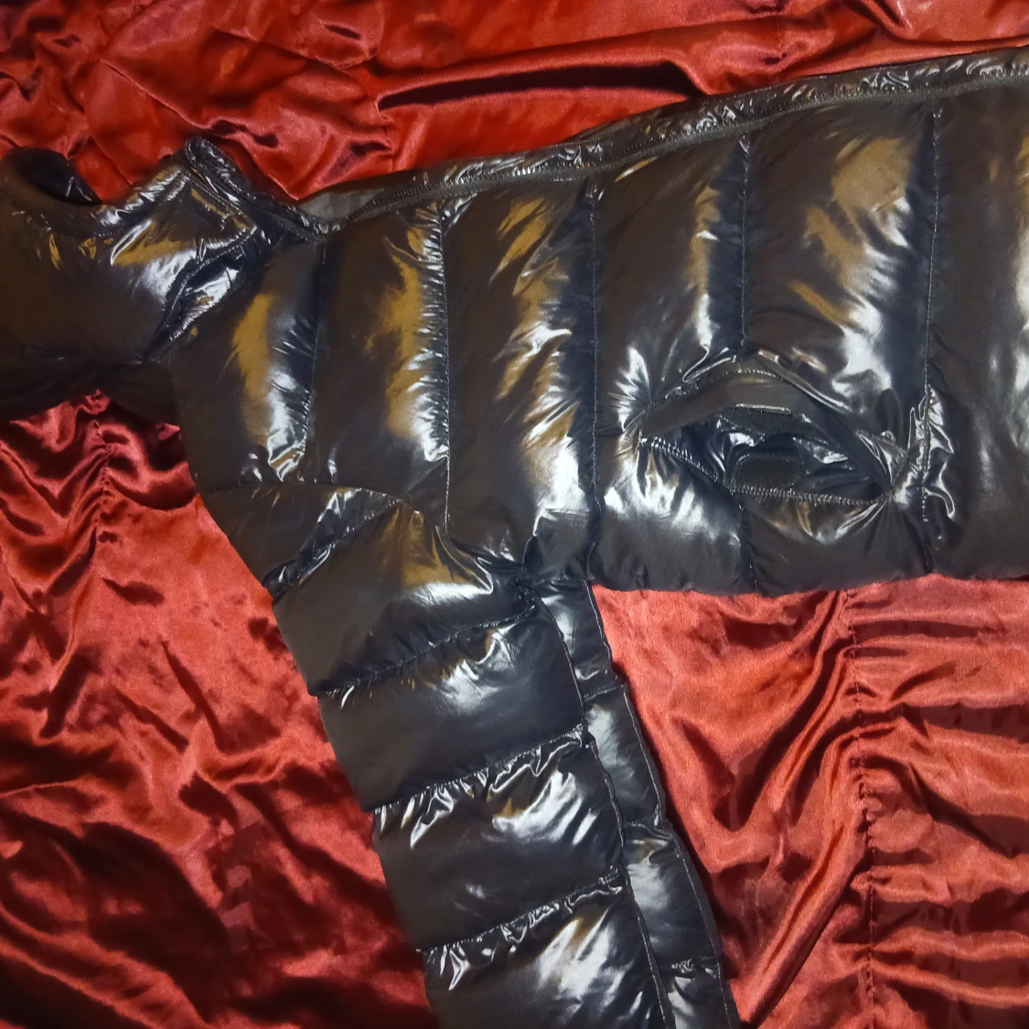 Svart pufferjacka med huva från Vision - 3