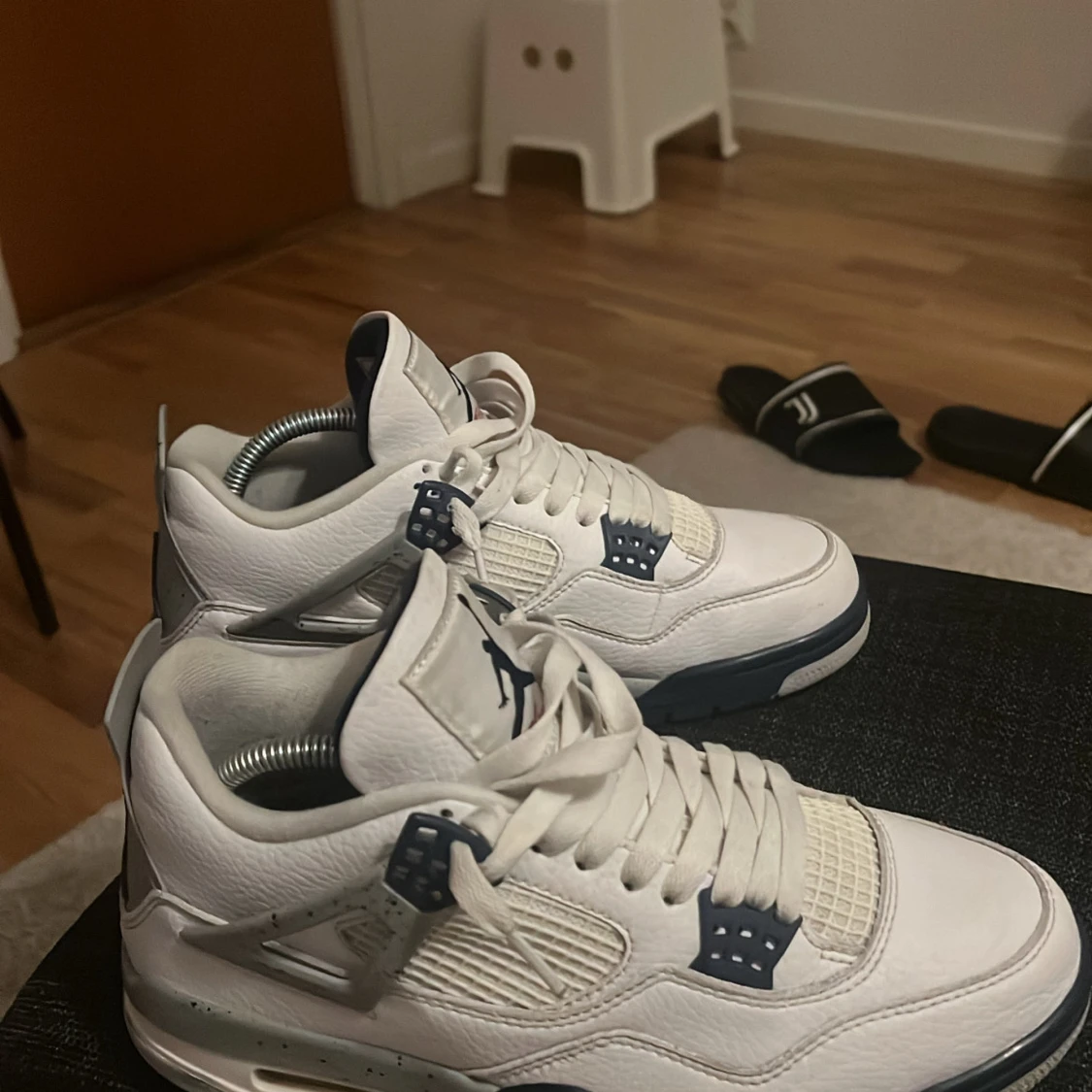 Jordan 4 Midnight Navy - 2