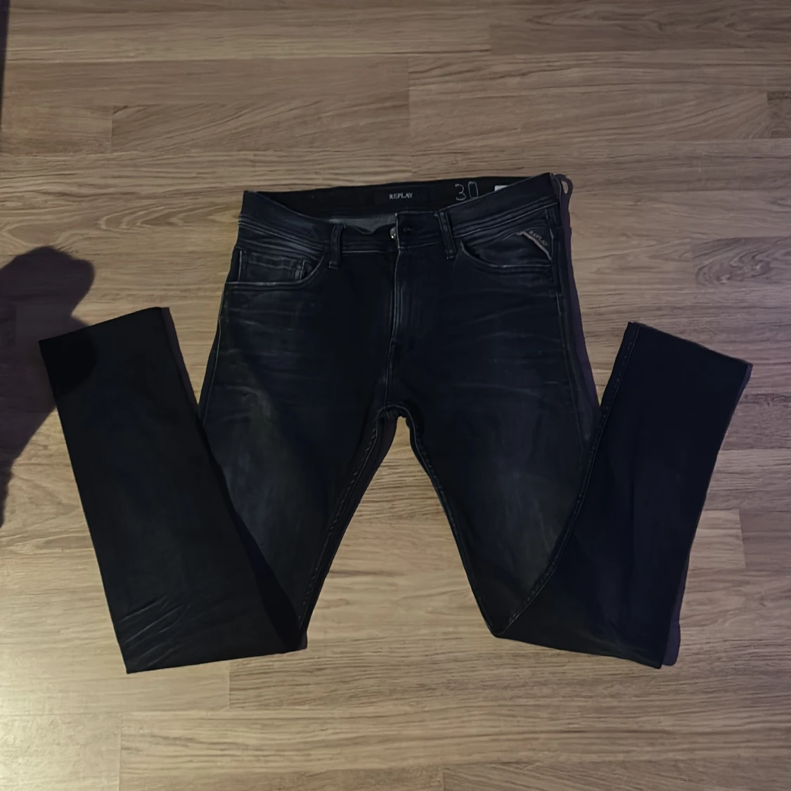 Svarta Replay jeans, storlek 30/34 - 1