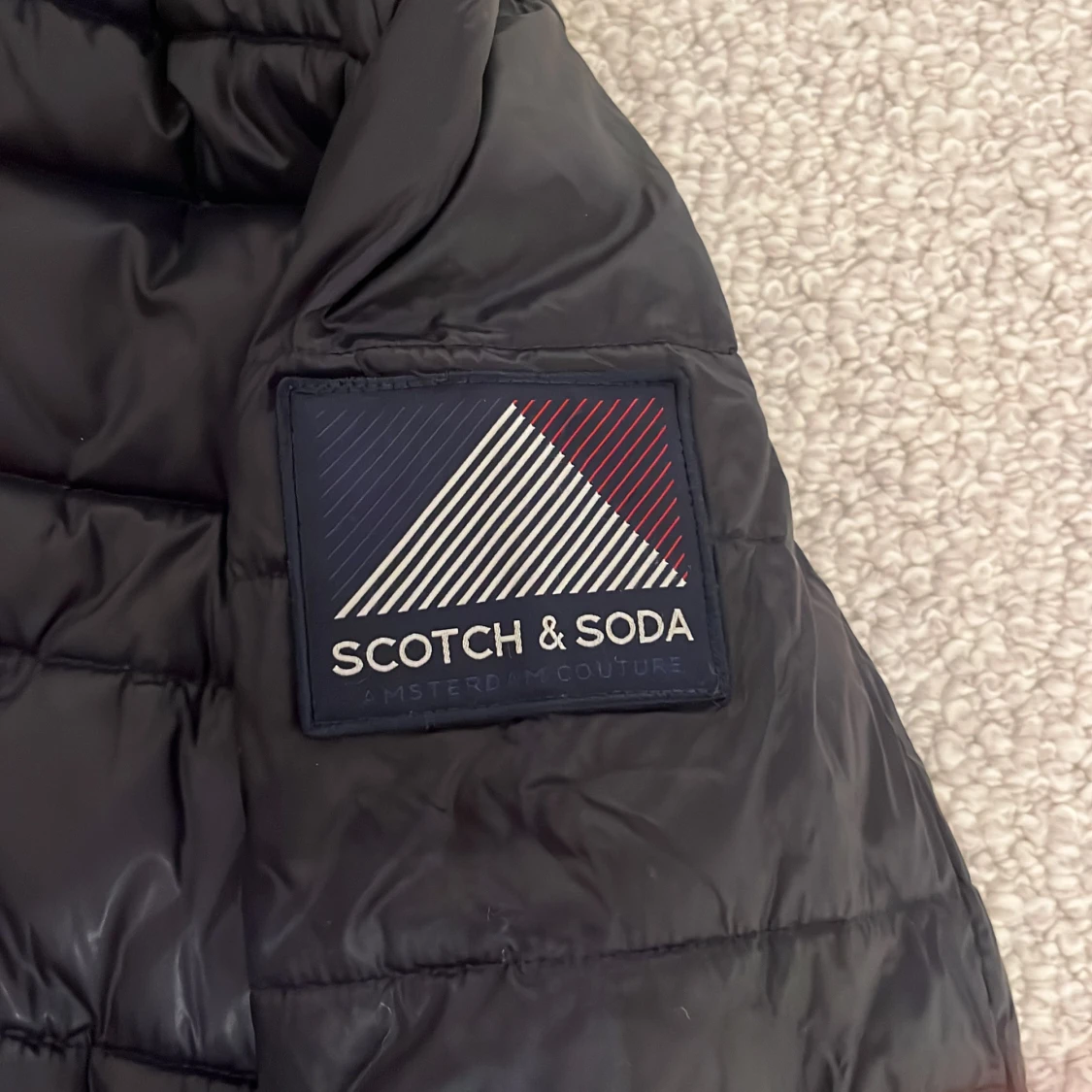 Svart pufferjacka från Scotch & Soda - 2