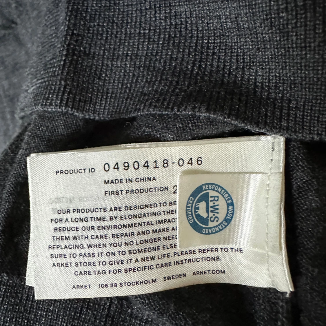 Mörkgrå stickad tröja från ARKET - 3