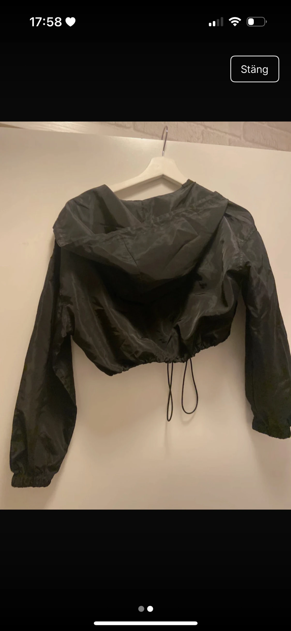 Svart croppad vindjacka med huva - 1