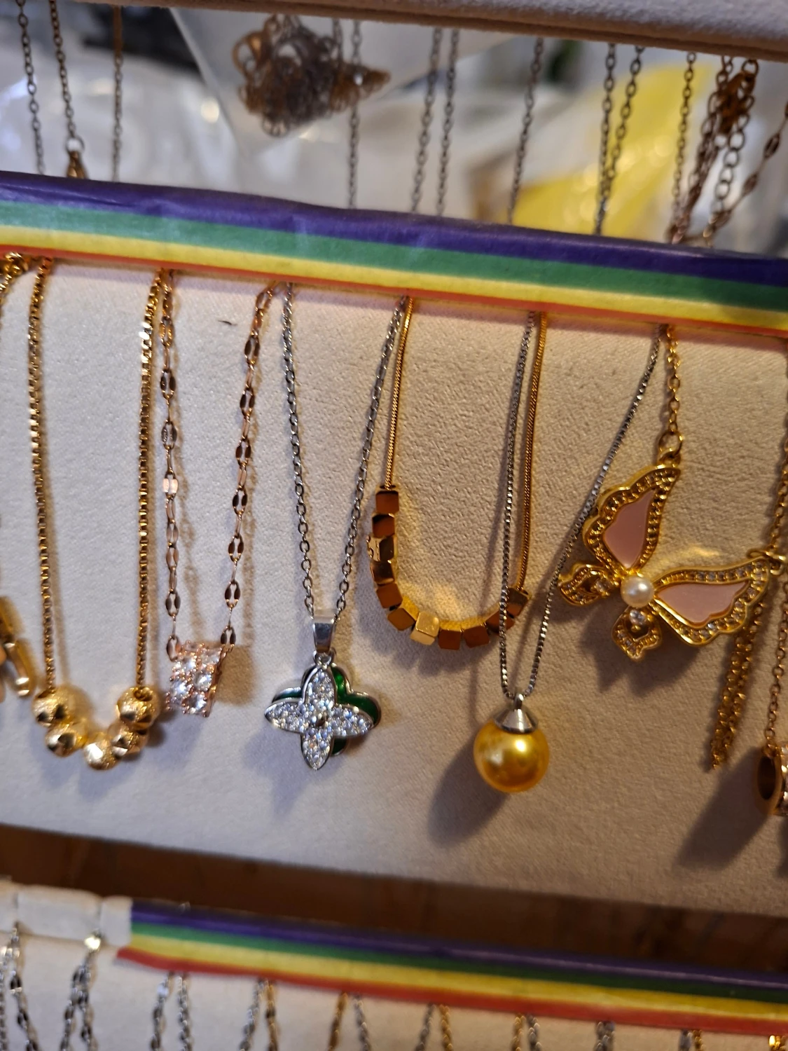 Mixade halsband med hjärtan och blommor - 5