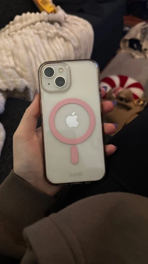 iPhone 13 skal - Snyggt iPhone 13 MagSafe-kompatibelt skal från Holdit. Rosa detalj bakpå utöver det genomskinligt.