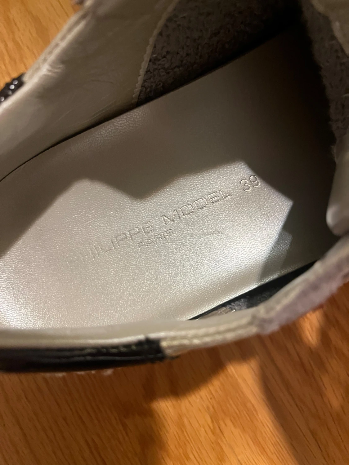 Grå-silver sneakers från Philippe Model - 4