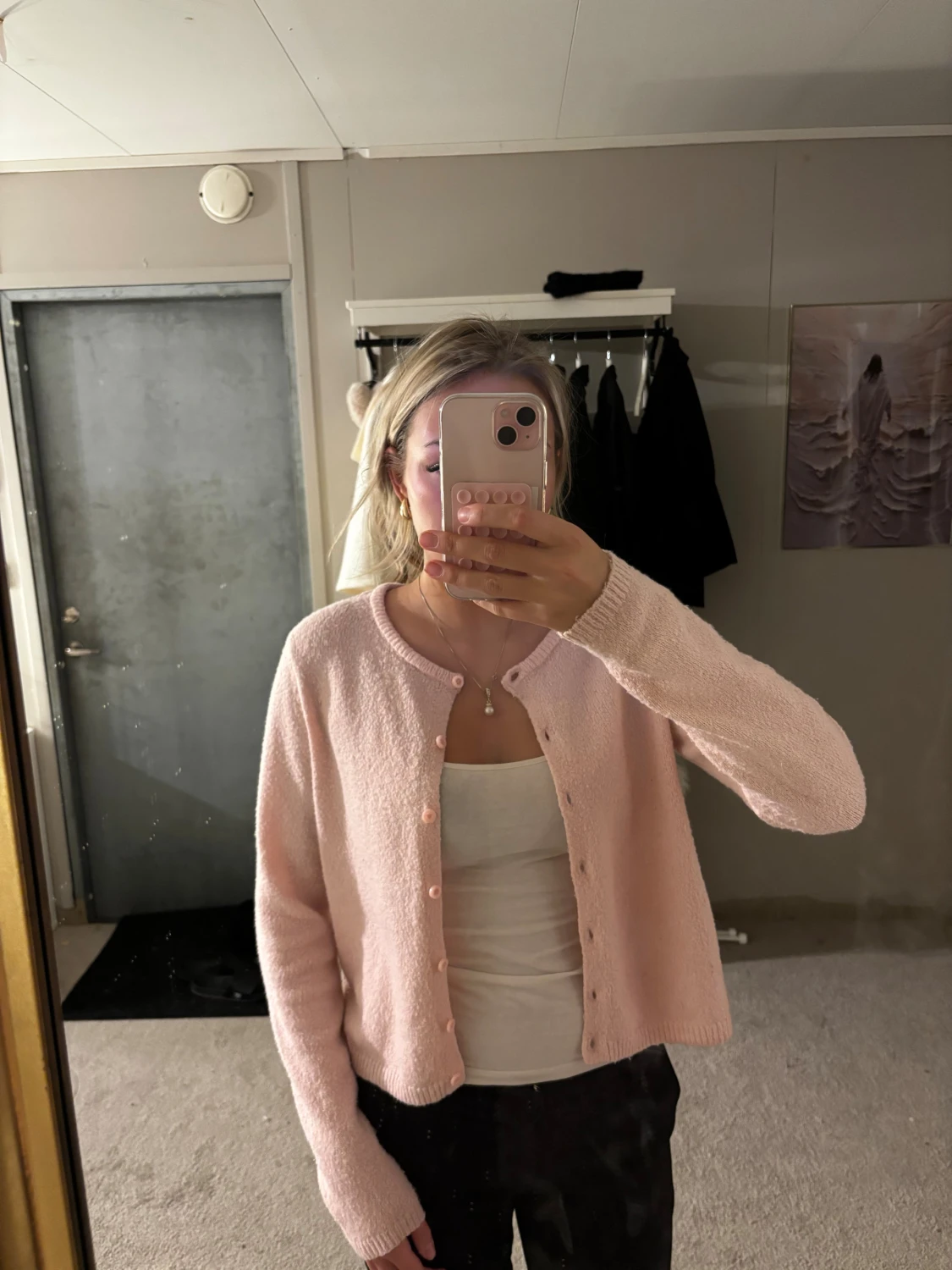 Ljusrosa kofta med knappar