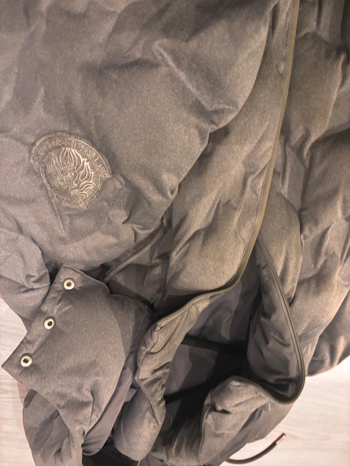 Grå pufferjacka från Messi X SikSilk