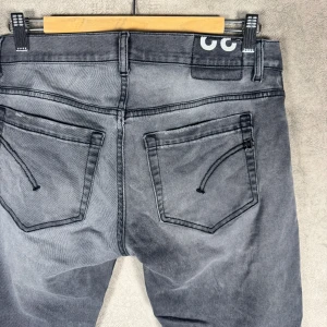 Dondup George | 32 - Dondup George jeans | Fint skick | Snygg grå färg | INGA BYTEN | Fraktar spårbart eller möts upp i Täby 