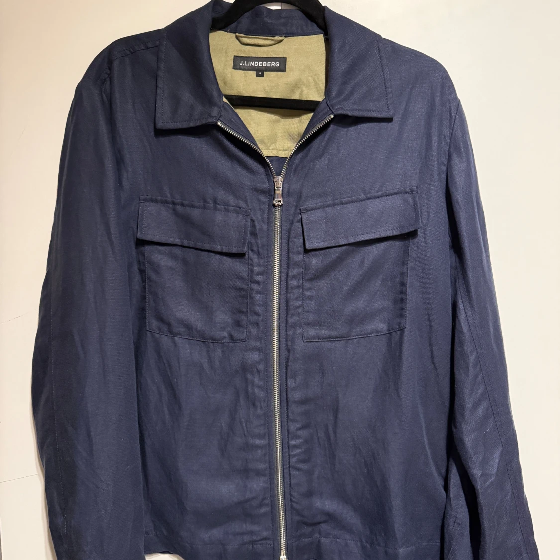 Marinblå overshirt från J.Lindeberg