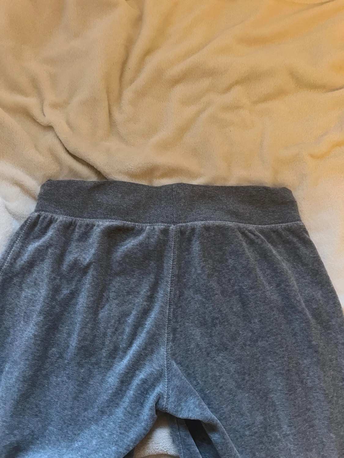 Grå mjukisbyxor  - 1