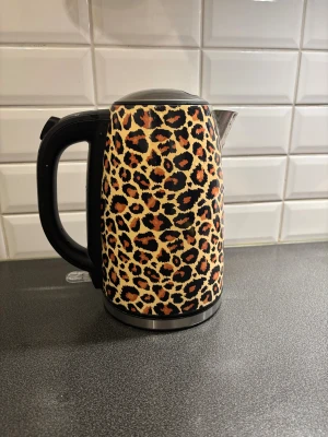 Vattenkokare  - Leopard vattenkokare 🤎 • Instagram: Ginise  #vattenkokare #leopard 