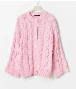 Kabelstickad kofta - Kabelstickad kofta från Gina tricot, endast använd 1-2 gånger så i mycket bra skick.