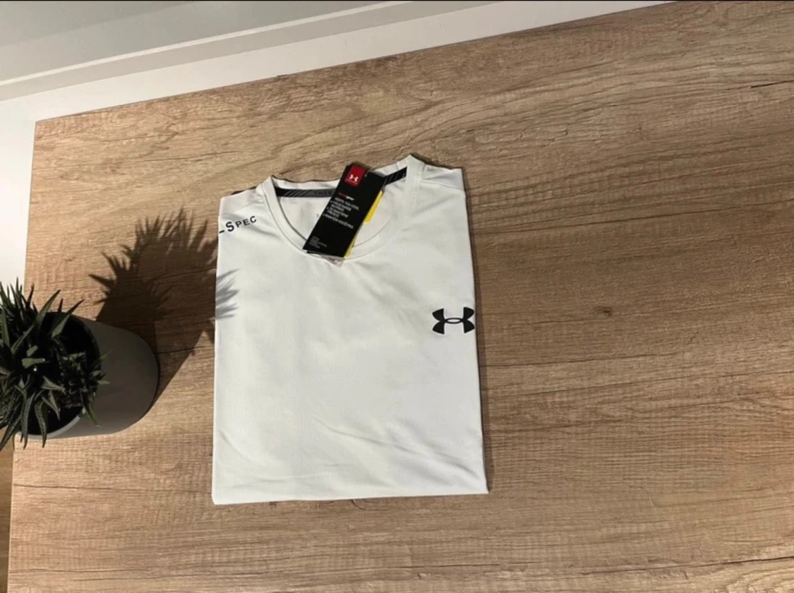 Under armour t shirt - 1