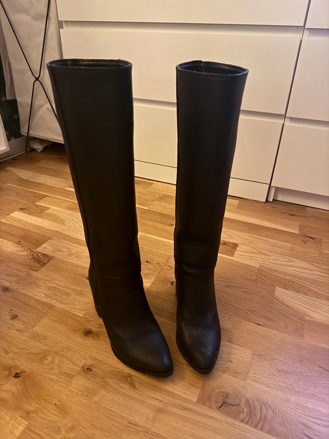 Svarta höga stövlar med klack - 1