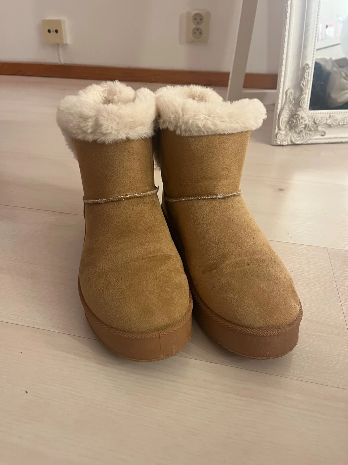 Beige pälsfodrade boots - 4