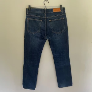 Acne Jeans - Acne Jeans i en slim/straight fit | Storlek: 31/34 | Skick: Mycket fint | Pris: 349kr | Hör av dig vid frågor eller för fler bilder om du är intresserad👏