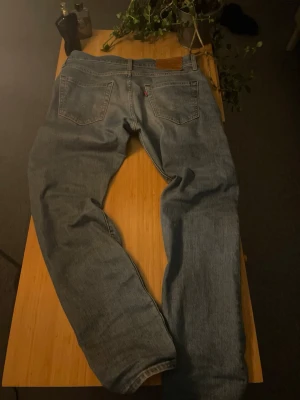 Ljusblå Levi's jeans - Säljer ett par schyssta Levi’s jeans. | de sitter slim | W29 L32 | skriv vid funderingar 🙌