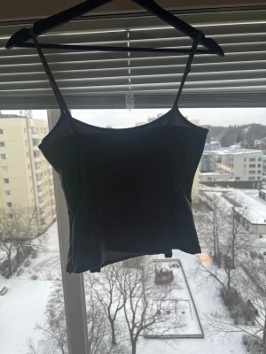 Topp från hm  - Köpte för att ha på nyår men bestämde mig för en annan så aldrig använd, lappen är bortklippt då jag testade den i tänkte ha den. Strl XS 