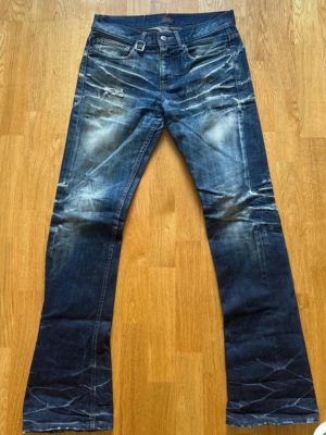 Jackrose jeans - Dessa jeans från jackrose är ganska sällsynta med Svin coola fades och distressing. Jag har lagat ett hål mellan benen men det syns nästan inte. Mått: 41x108 storlek 29 men passar som ungefär 30x34
