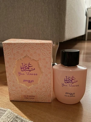 Parfymer (paket m 4st) - Bild 1- Zimaya Yaa Umree 100ml Bild 2- Armaf Club de nuit 30ml Bild 3 - Armaf Odyssey Candee 60ml Bild 4 - Lattafa Qaed al fursan 90ml (unisex) Endast testade en gång vardera. Alla för 525:-